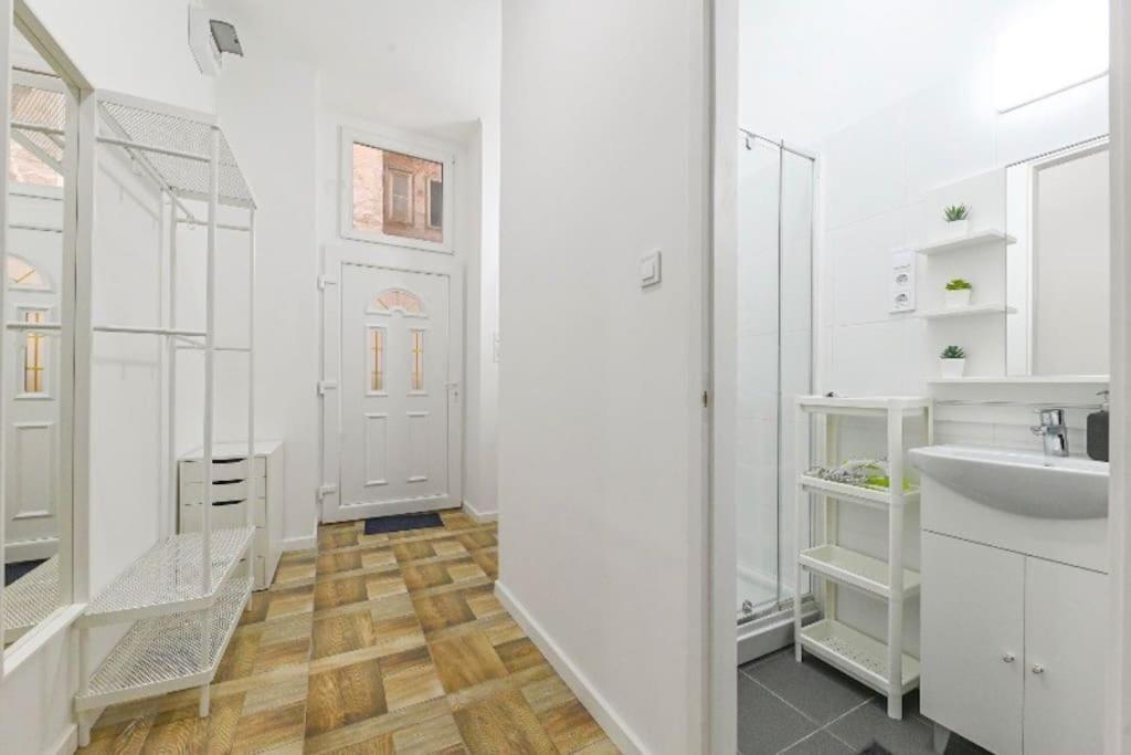 2 Bedroom Flat In Damjanich Str., Hirsch Budapest Exterior photo